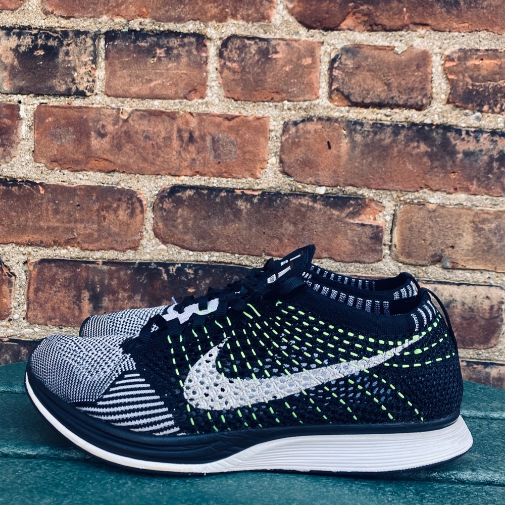 Nike Flyknit Racer black/white volt🌑❄️